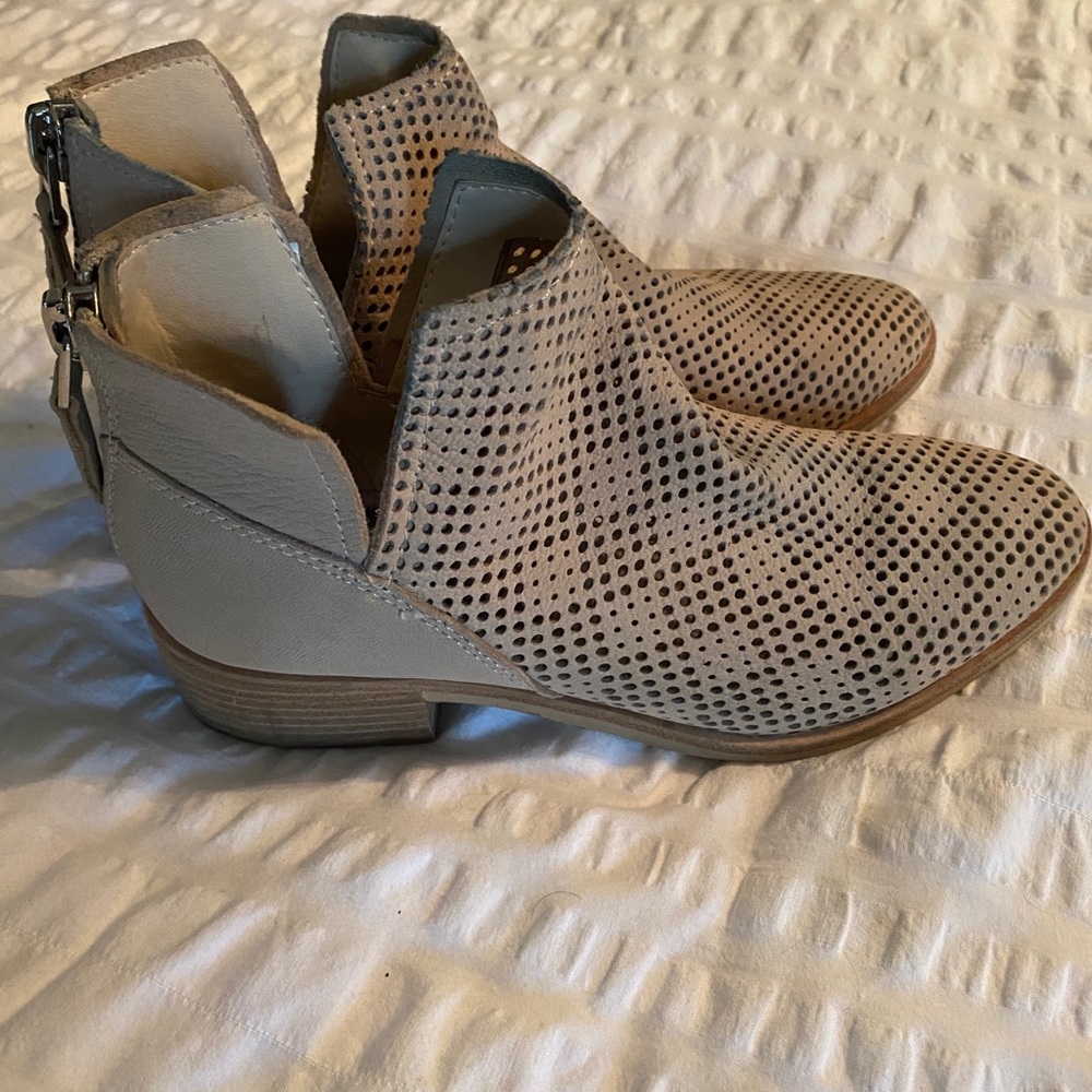 Dolce Vita Tommi Nubuck Ankle Bootie - Sand